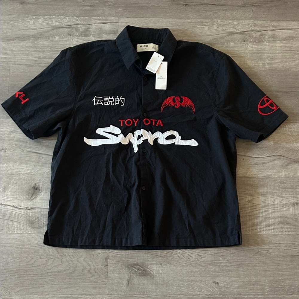 HOLLISTER | Men’s Boxy Toyota Supra Graphic Mechanic Shirt
